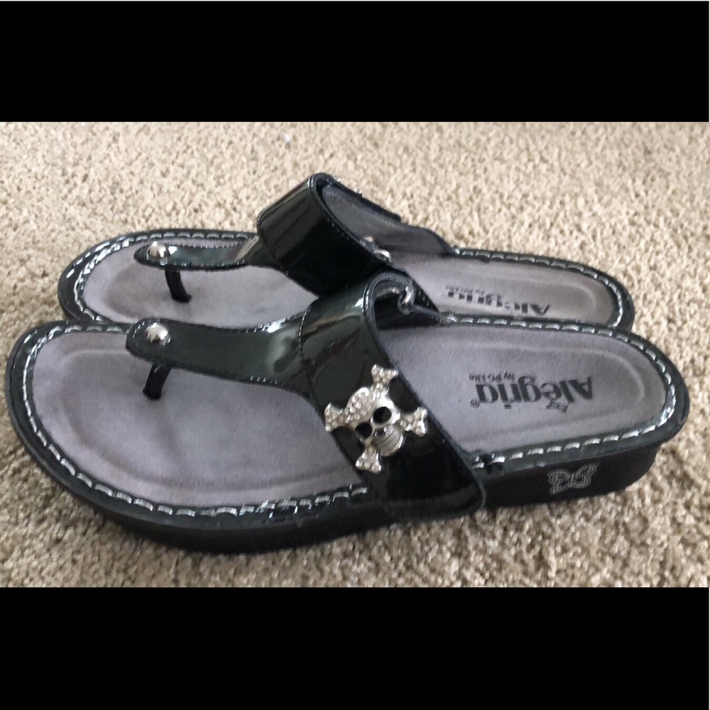 Alegria sandals with skull & cross bones. 💀